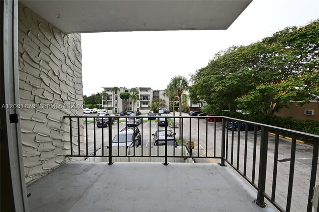 Building Photo - 6900 N Kendall Dr