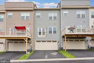 Building Photo - 6070 Fallfish Ct