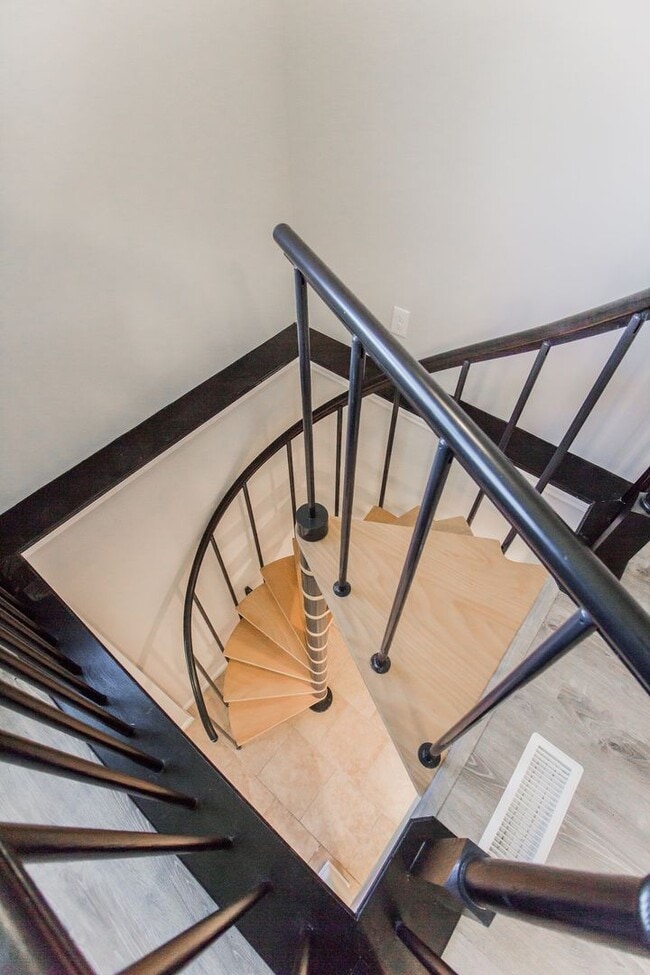 Building Photo - 2242 Zumbehl Rd