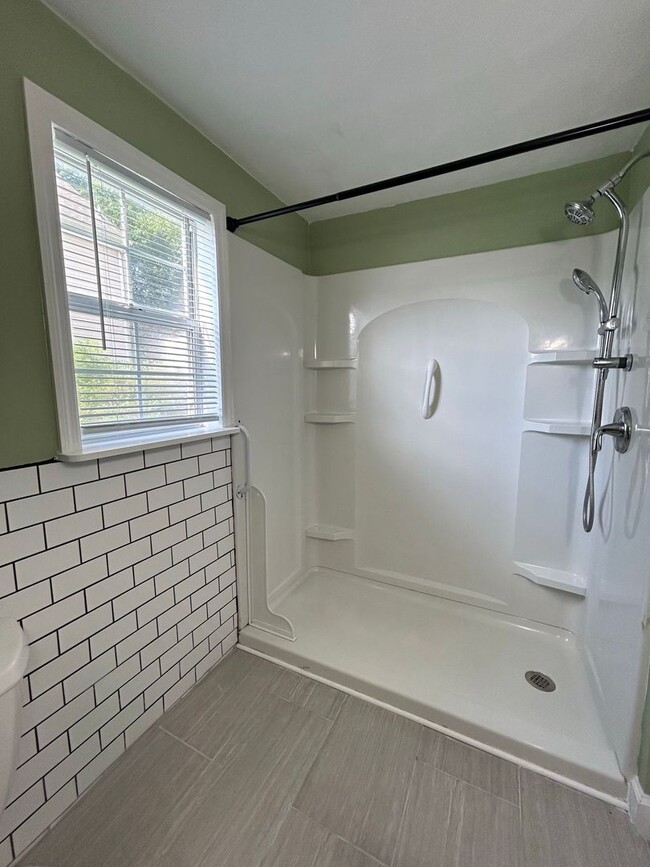 Building Photo - 2-Bedroom Duplex in Norfolk "ASK ABOUT OUR...