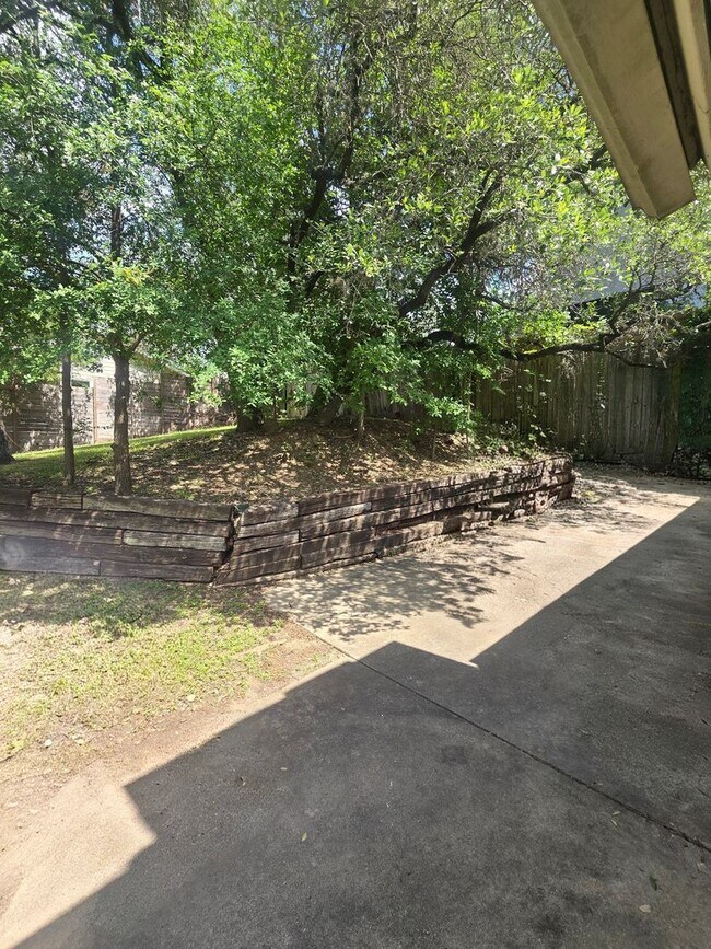 Building Photo - 2314 Farnswood Cir