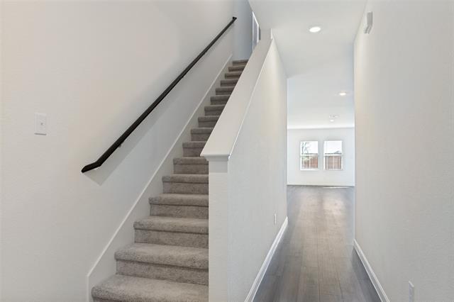 Building Photo - 2200 Mdw Pk Dr