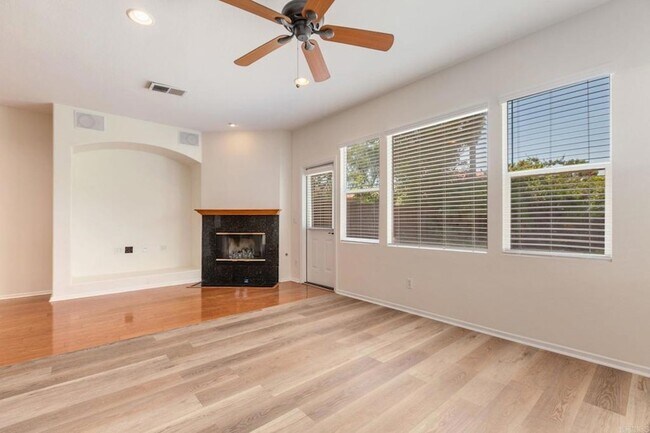 Building Photo - 633 Sumner Way