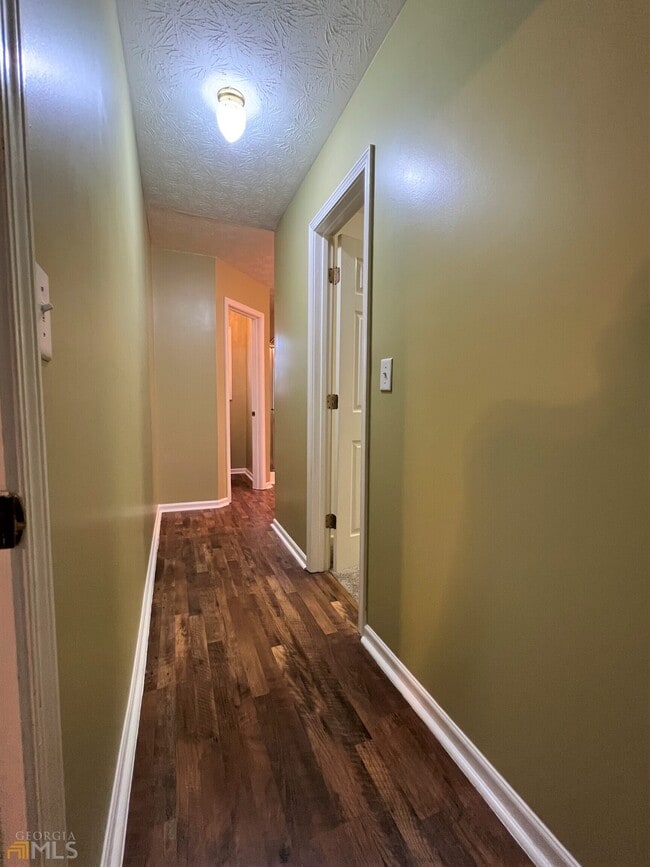 Building Photo - 7235 Coral Lake Dr