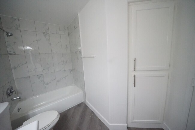 Building Photo - SHOWINGS AVAILABLE NOW