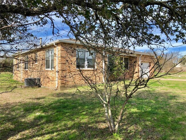 Building Photo - 307 S Mustang Ave