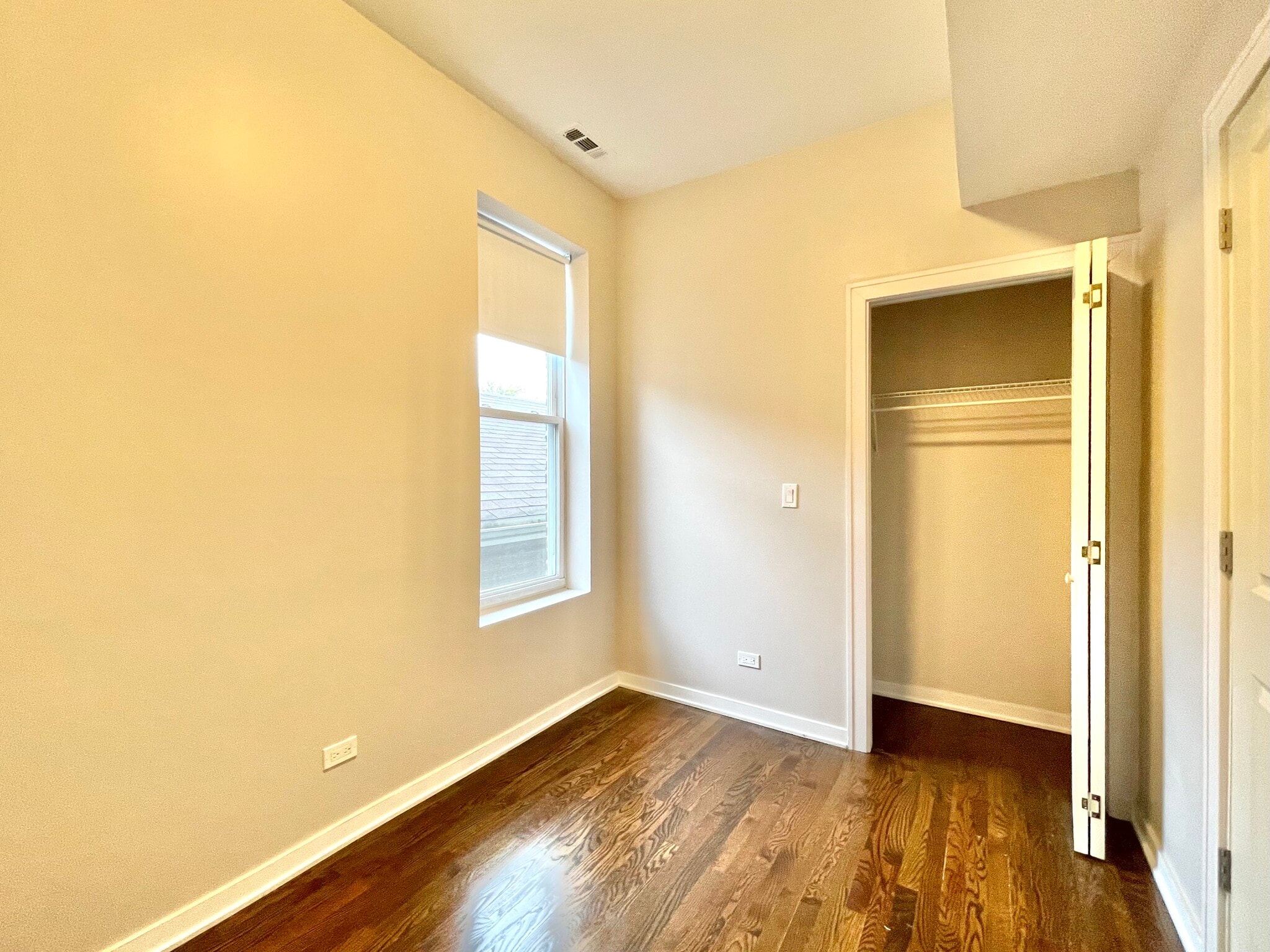 Building Photo - 3342 W Beach Ave