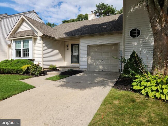 Building Photo - 21 Timberline Dr