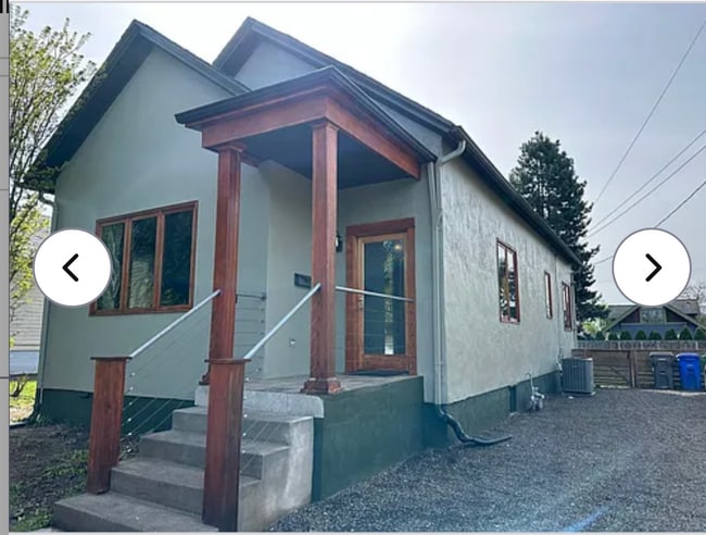 Building Photo - 5-Bedroom Home in SE Portland!