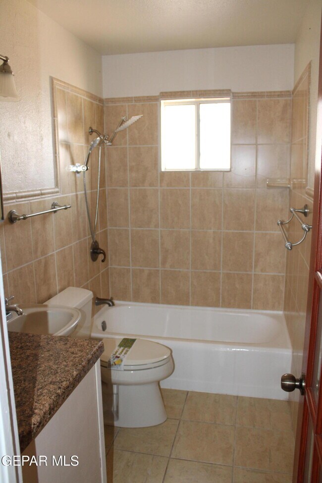 Building Photo - 9201 Mt Shasta Dr