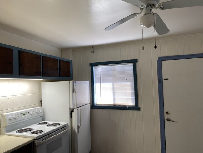Building Photo - 1744 E Hedrick Dr