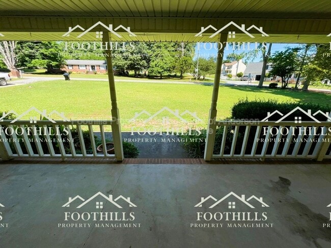 Building Photo - 214 Keithwood Dr