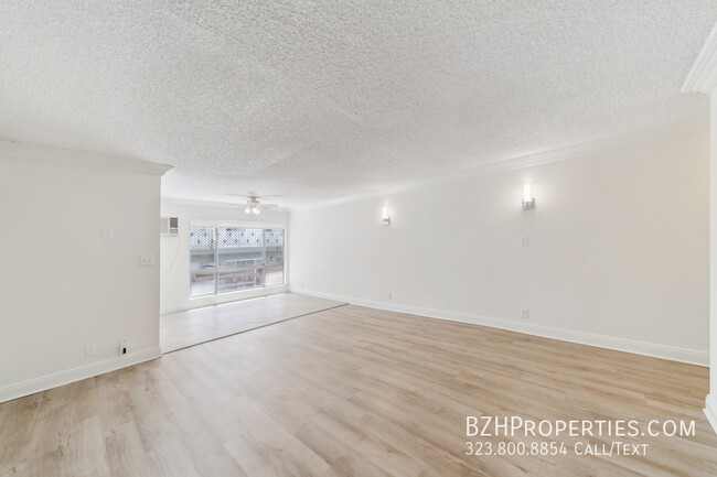 Building Photo - 7540 Hampton Ave