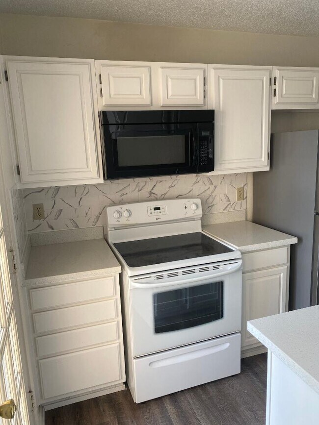 Building Photo - 2409 Leon St