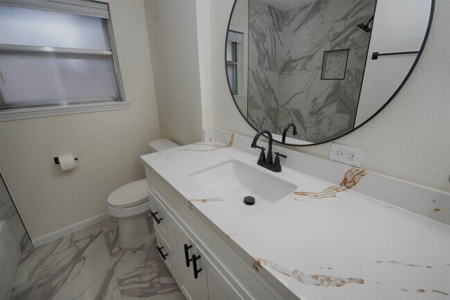 Building Photo - 309 E X St