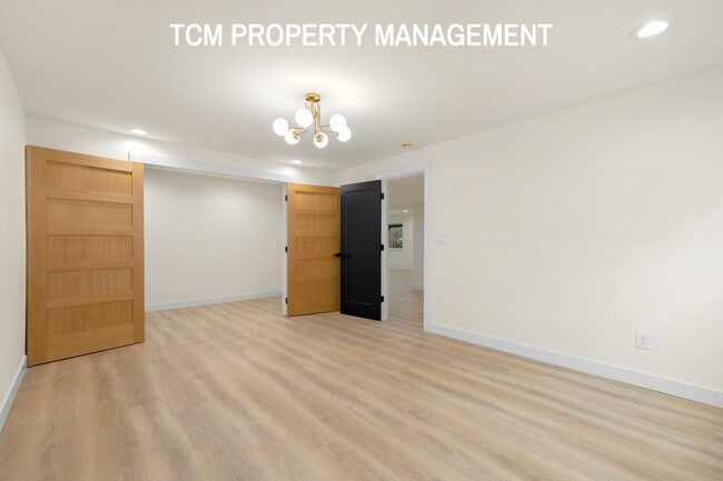 Building Photo - 1121 E Guiberson St