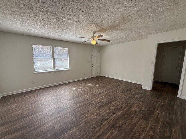 Building Photo - 137/139 Deer Creek Dr