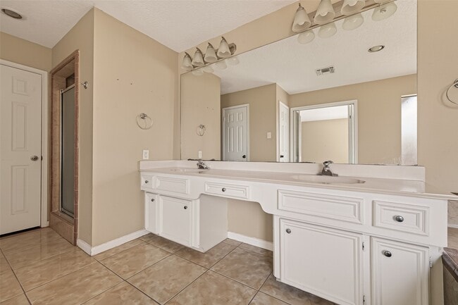 Building Photo - 14703 Stanbridge Dr