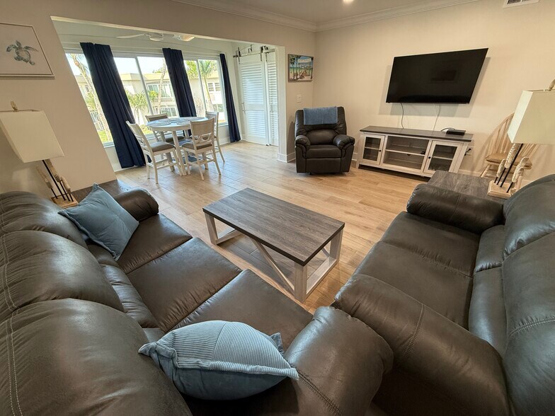 Living Room - 6300 Flotilla Dr