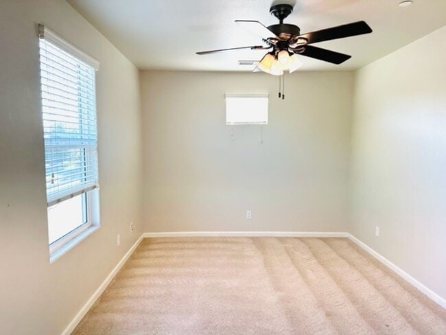 Building Photo - $2,150 Harlan Ranch, 3 bd/ 2.5 bath - N. S...