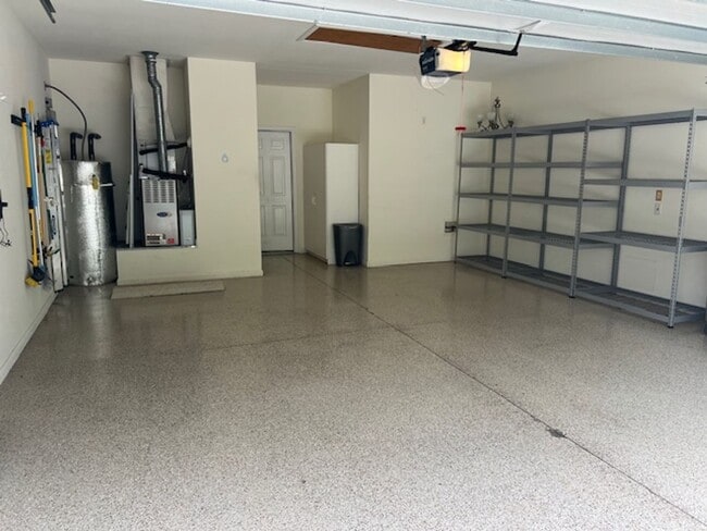 Building Photo - Wonderful, open, 2 bedroom home.