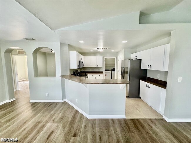 Building Photo - 714 Knox Ave S