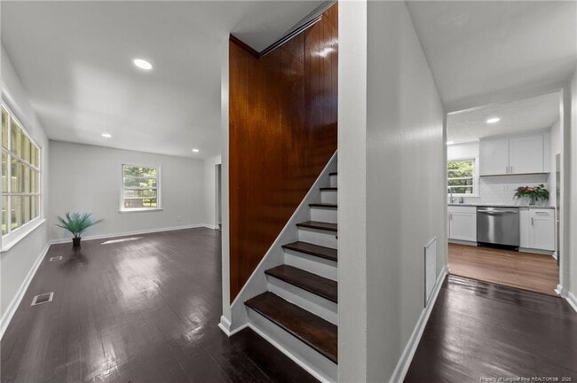 Building Photo - 13520 Oakwood Dr