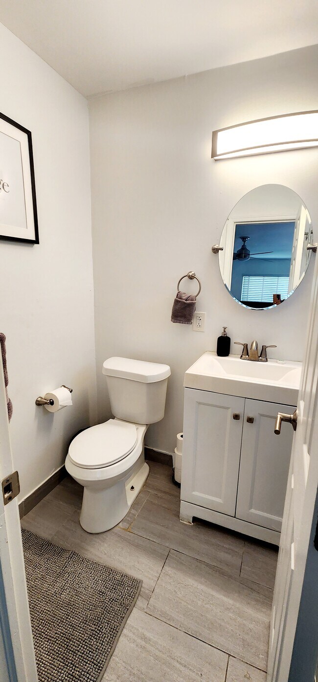 Building Photo - 1901 Wiley St