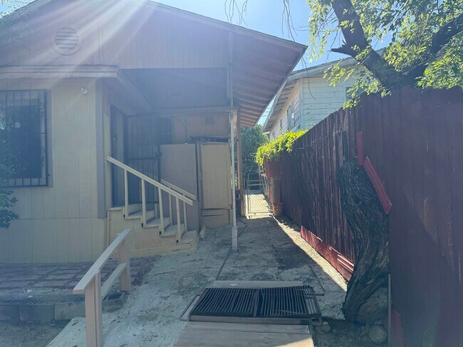 Building Photo - 2414 Sanders Ave