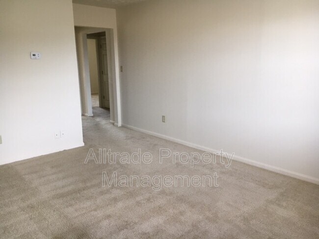 Building Photo - 2366 Chauvin Dr