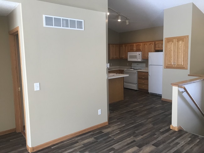 Building Photo - Pine Island Townhomes