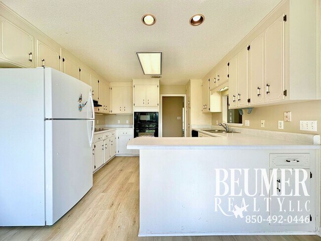 Building Photo - 5027 Shoshone Dr