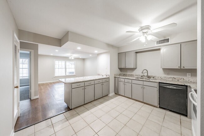 Building Photo - Prime Location in Overton West! Spacious D...