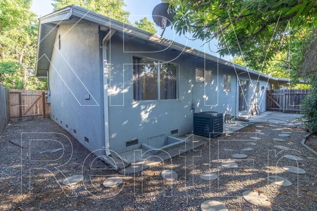 Building Photo - 107 Edan Ave