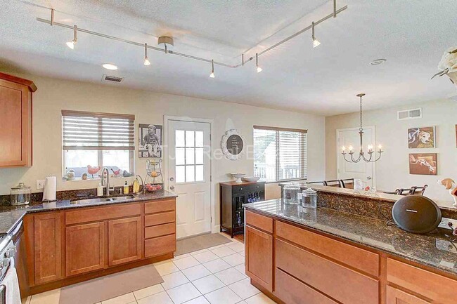 Building Photo - 795 Salem St