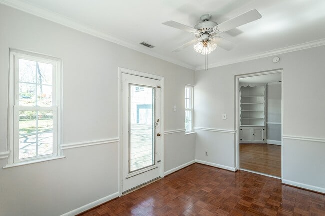 Building Photo - 3 Bedroom 2 Bath Classic