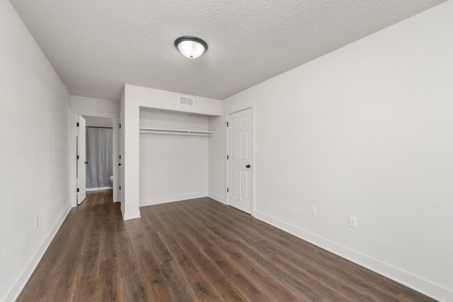 Building Photo - 215 S Blankenship Rd