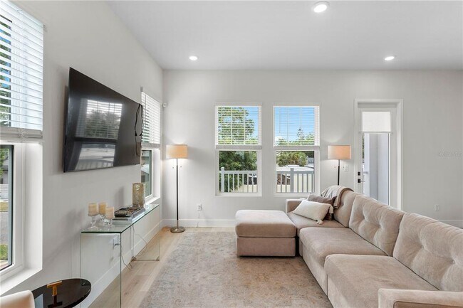 Building Photo - 114-121 21st St N