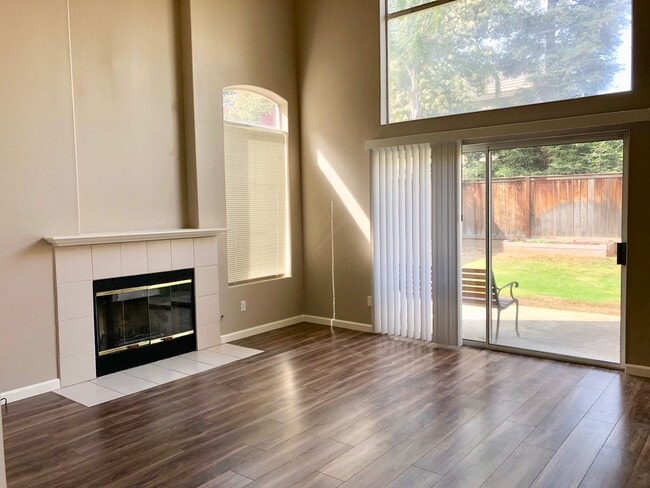 Building Photo - $2,550 Champlain & Shepherd, 4 Bedroom hom...