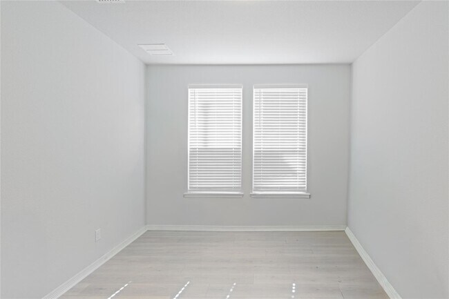 Building Photo - 213 Mira Mesa Dr