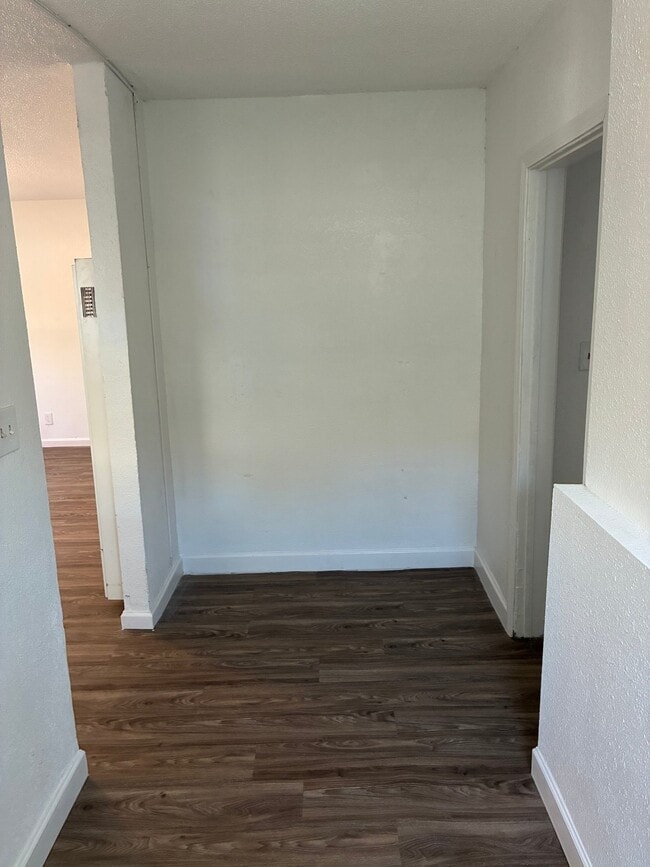 Building Photo - 204 E 88th Pl