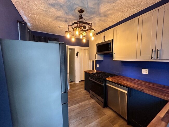 Building Photo - Bright & Spacious 1-Bedroom Apartment