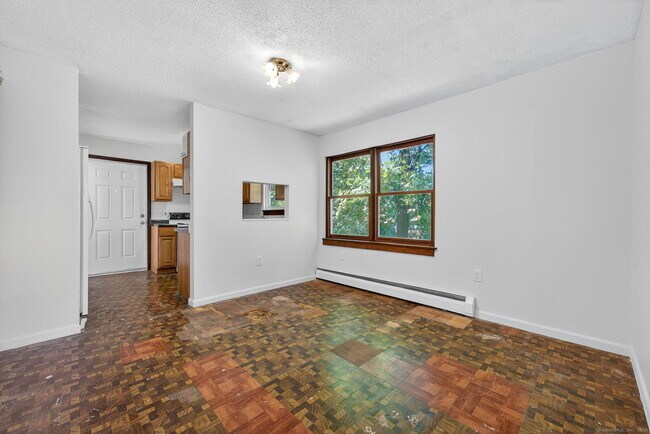 Building Photo - 33 Guilford St