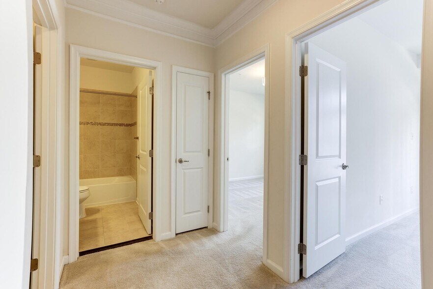 Building Photo - 13643 Air and Space Museum Pky