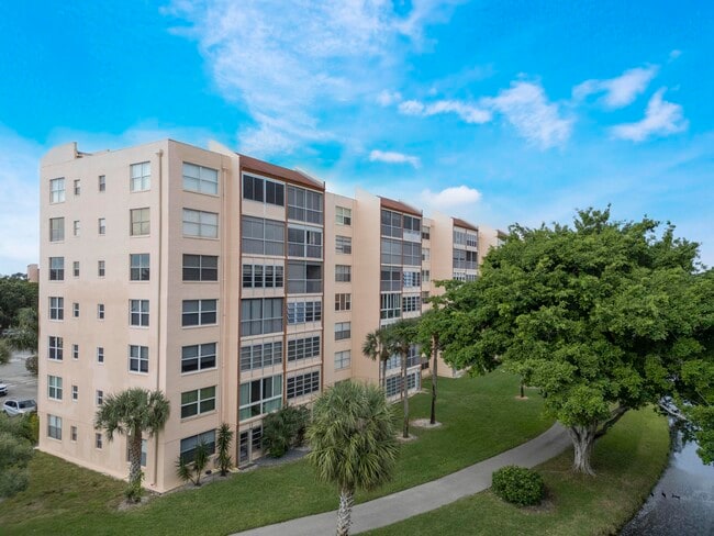 Building Photo - 14527 Bonaire Blvd