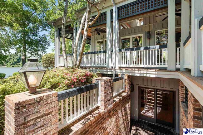 Building Photo - 3241 Lakeshore Dr