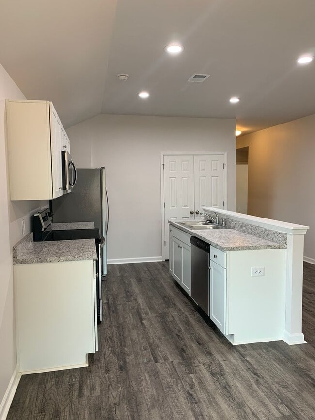 Building Photo - Now Pre-Leasing — Spacious 4 Bed, 2 Bath Home in Tucker Farms!