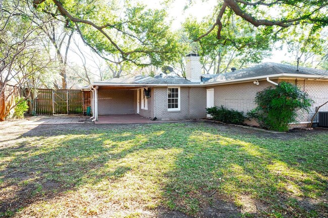 Building Photo - 6605 Deloache Ave