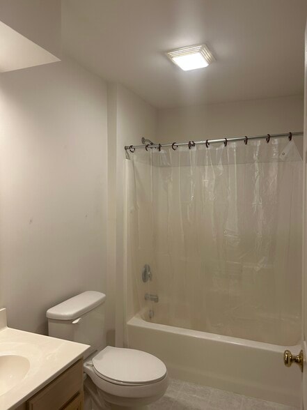 Building Photo - 2717 Foxshire Dr