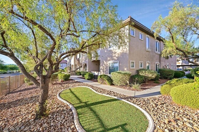 Building Photo - 2305 W Horizon Ridge Pkwy